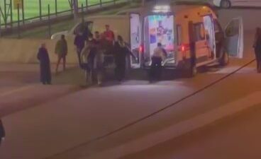 Bursa’da halı sahada maç oynayan bir kişi aniden fenalaştı