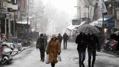 Görüntüler Bursa’dan… Şehrin her yeri bembeyaz