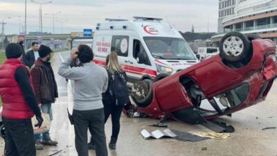 Bursa’da kayganlaşan yolda kontrolden çıkan otomobil takla attı