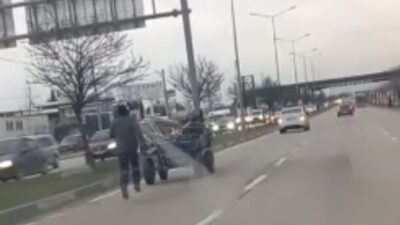 Bursa’da sürücüsüz at arabası trafiği birbirine kattı