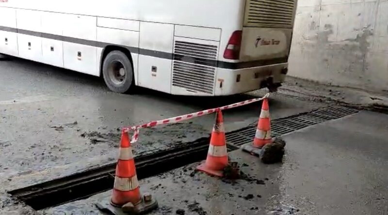 Bursa’da çalınan mazgallar yüzünden binlerce kişi mağdur Bursa’da alt geçitteki mazgallar hırsızlar tarafından çalınınca tek şeride düşen