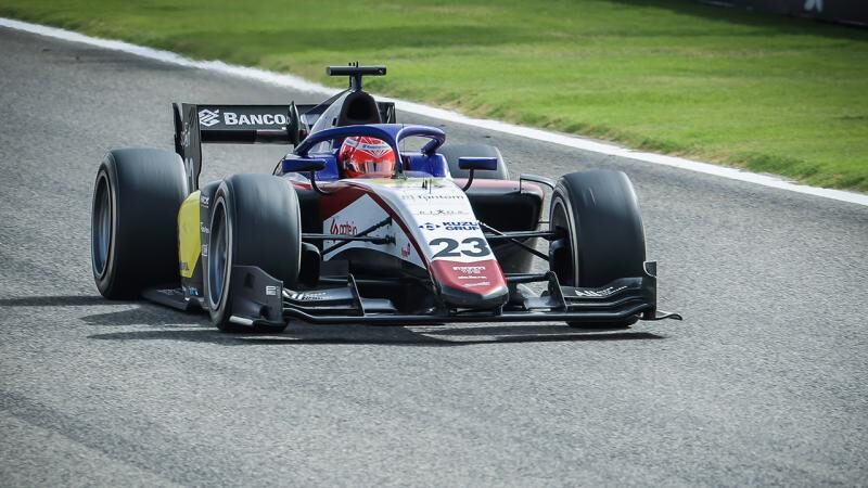 Formula 2 Dünya Şampiyonası'nda mücadele eden ilk Türk pilot Cem