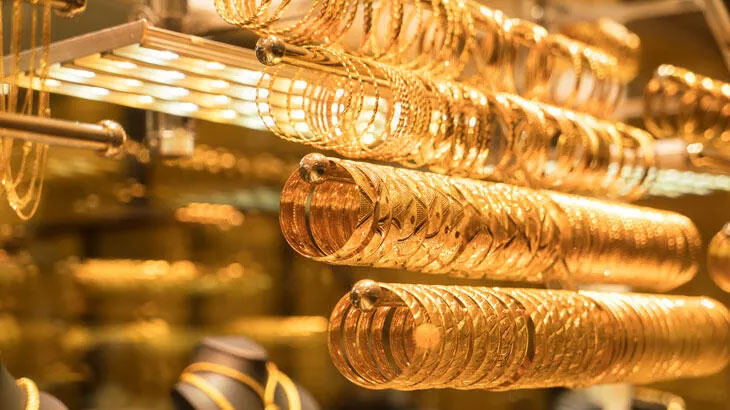 Altın zirveden döndü