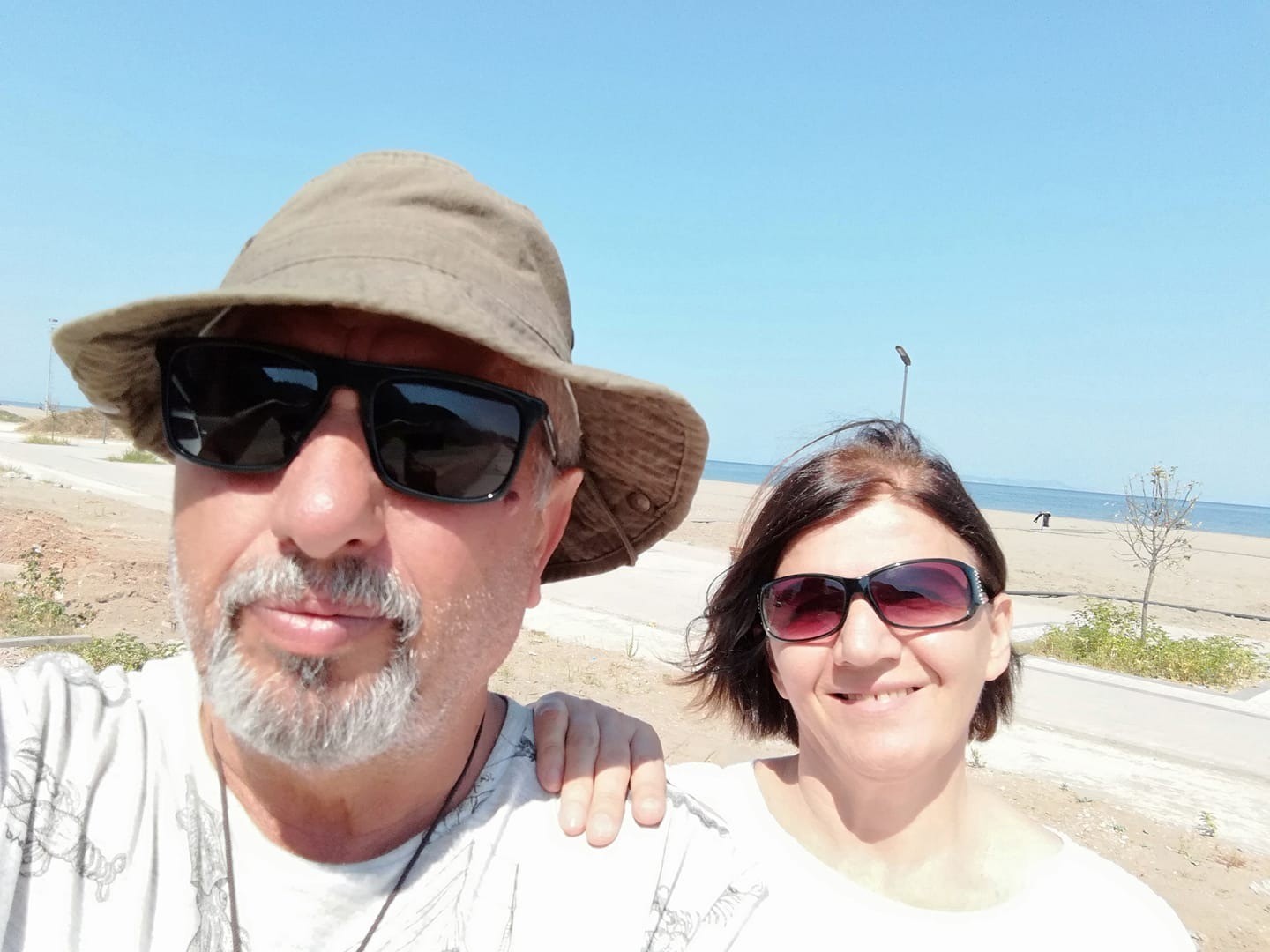 Bursa’da emekli öğretmen, eşini öldürüp intihara kalkıştı Bursa’da emekli öğretmen, eşini öldürüp intihara kalkıştı