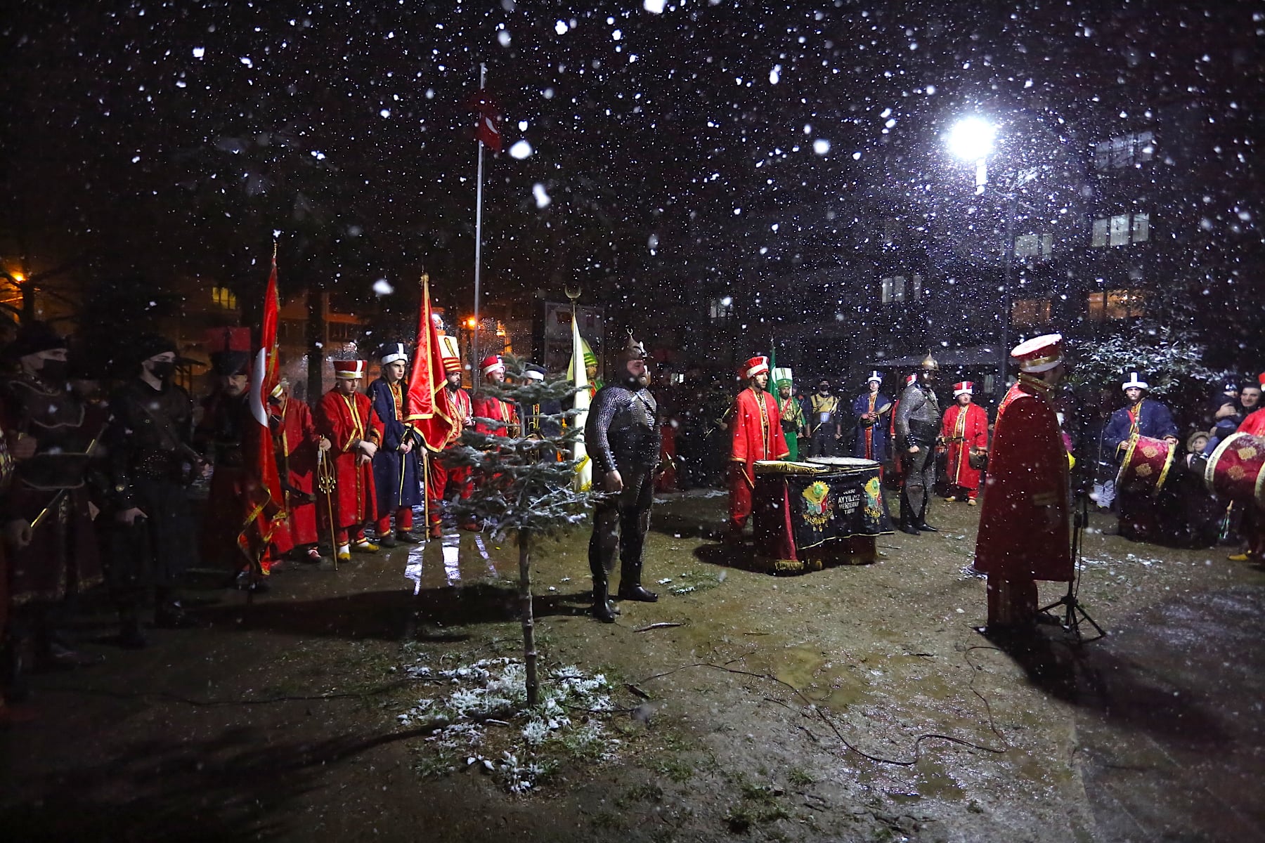 Gürsu Ayyıldız Mehteran Takımı’ndan kar soğuğunu unutturan Çanakkale coşkusu