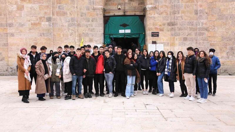 Gençlerin, kültür, sanat, spor alanlarında gelişimlerine katkı sağlamak amacıyla çeşitli