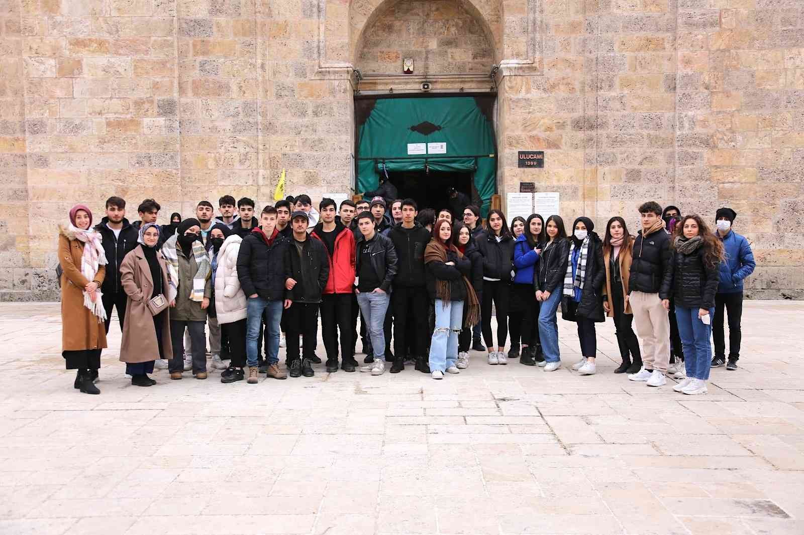 Gürsulu gençler ecdadın izleriyle buluşuyor