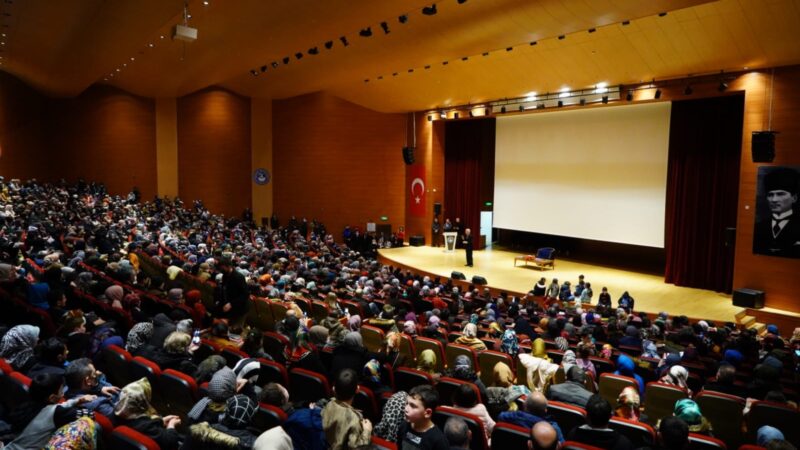 Nihat Hatipoğlu’ndan Kestel’de Berat Kandili özel programı Ramazan ayının müjdecisi olan Berat Kandili öncesi Kestel Belediyesi tarafından