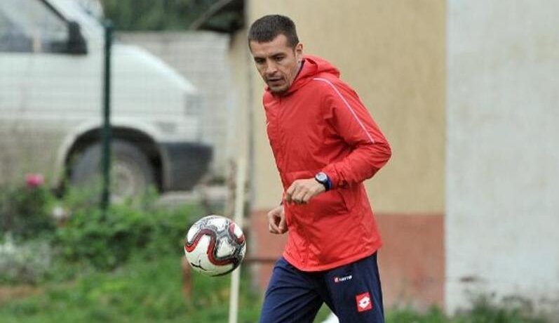 Bursaspor’un eski kaptanı 3.Lig ekibinin başına geçti! Bursaspor’un eski kaptanı 3.Lig ekibinin başına geçti!