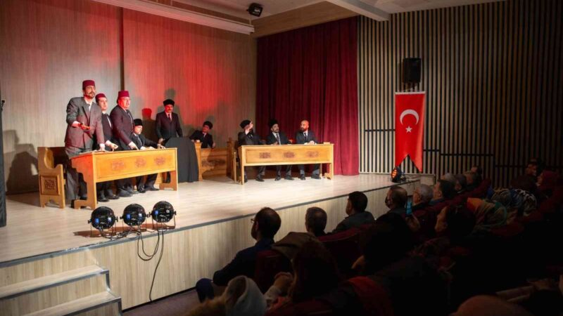 ’İstiklal Yolu’ Malatya’ya uzandı Bursa Büyükşehir Belediyesi Şehir Tiyatrosu, İstiklal Marşı’nın kabulünün 101’inci yıldönümü