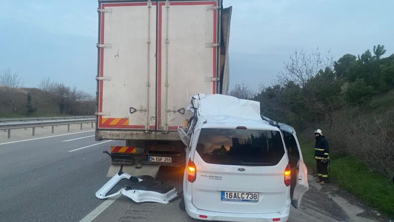Bursa’da korkunç kaza! Bu araçtan sağ çıkamadı… Karacabey’de meydana gelen trafik kazasında 1 kişi hayatını kaybetti.