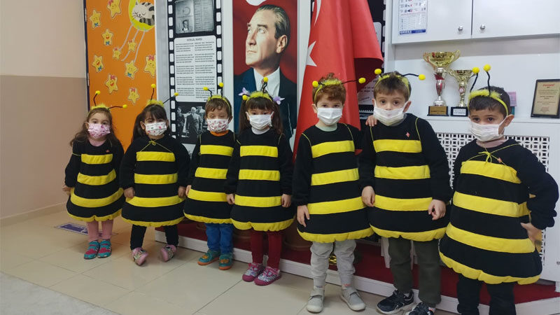 Arı dostu çocuklar Kestel Anaokulu Öğretmeni Özlem Gündüz, hayata geçirdiği Bee Friendly Kids