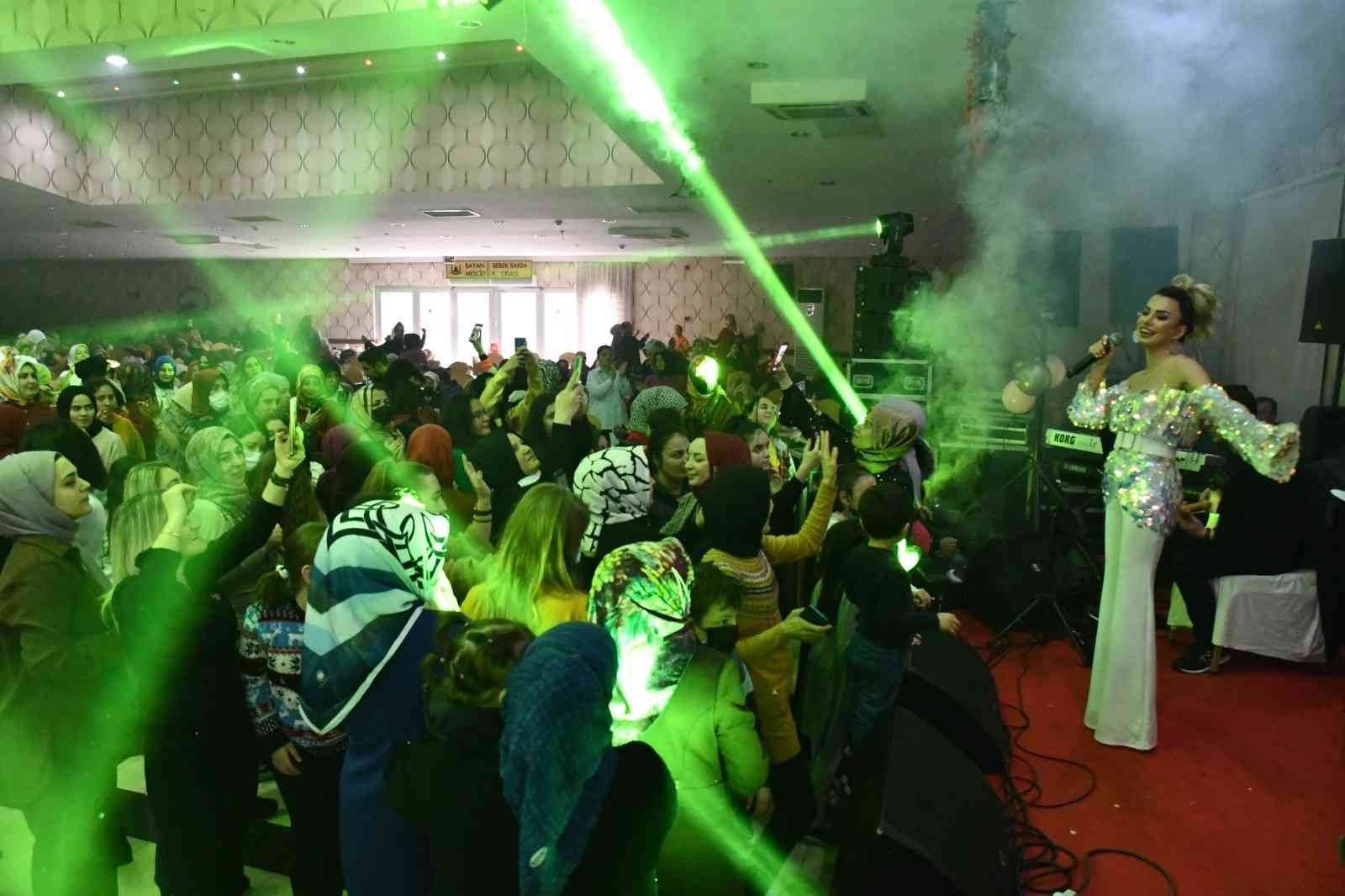 kestelli kadinlar matinede doyasiya eglendi cdae362