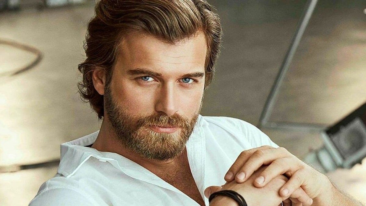 Netflix’ten heyecanlandıran paylaşım! İşte Kıvanç Tatlıtuğ’un yer aldığı diziden ilk kareler