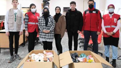 Bursa’da lise öğrencilerinden ihtiyaç sahiplerine destek