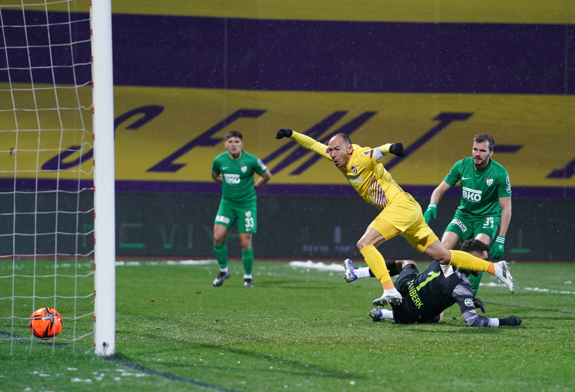 Bursaspor resmen eriyor! Erteleme maçında da döküldü…