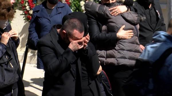 Ünlü şarkıcının en zor anı! Gözyaşlarına hakim olamadı.