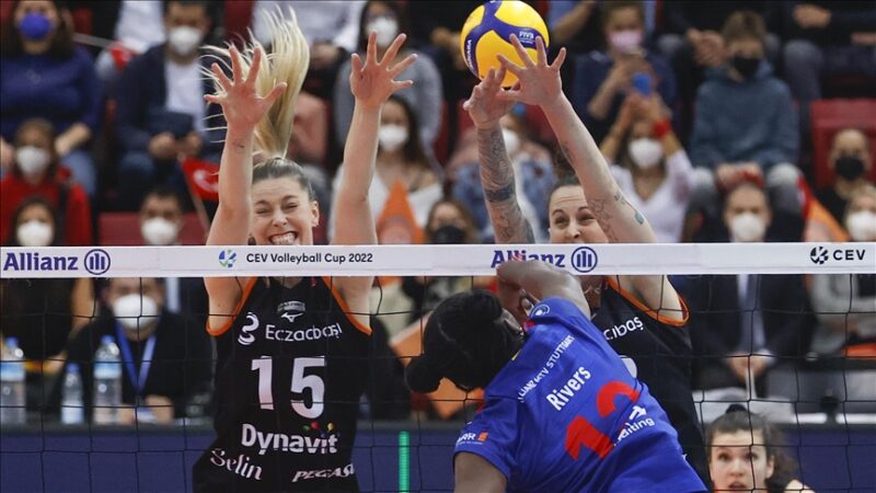 Eczacıbaşı Dynavit Kadın Voleybol Takımı, CEV Kupası finalinde ilk maçta