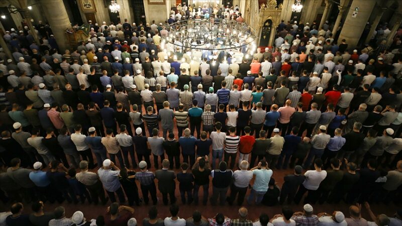 Ramazan ayının ilk teravihi yarın ülke genelindeki 90 bin camide