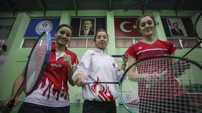 Badminton branşında kadın milli sporcular, başarılarıyla ön plana çıkıyor.