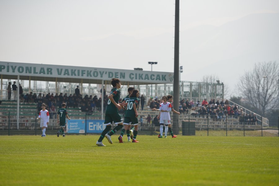 Bursaspor’un gençleri gol yağdırdı: 13-0