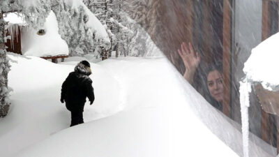 Uludağ’da kar kalınlığı 2 metreyi buldu! Kar altında kaldılar