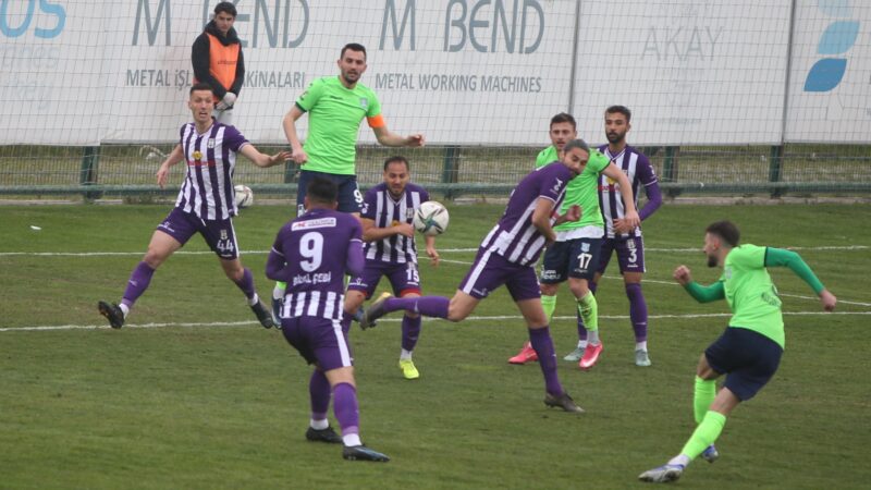 3.Lig’deki Bursa ekibinden süper sonuç! Goller tek isimden… Bursa Yıldırımspor, Play-off yolundaki rakiplerinden Artvin Hopaspor'u golcüsü Mehmet Küçükdurmuş