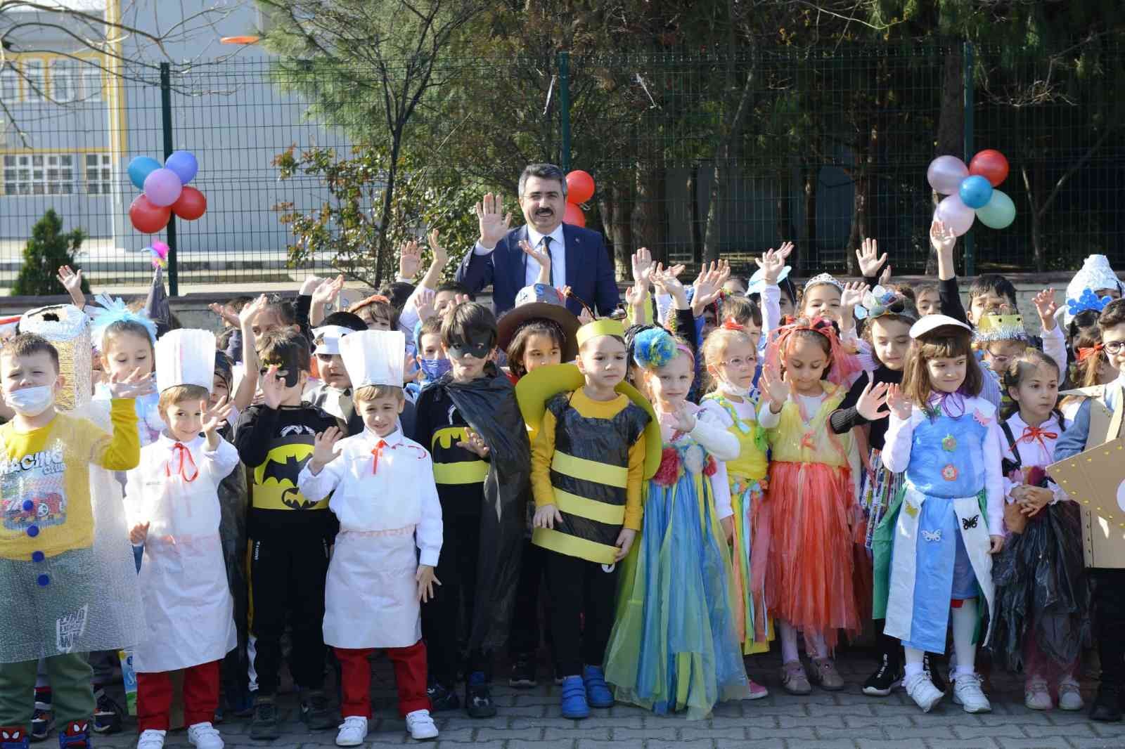 Yıldırımlı miniklerden geri dönüşüm defilesi