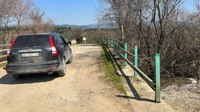 Bursa’da “Yok artık” dedirten hırsızlık Bursa’nın İznik ilçesinde 4 köye giden yoldaki köprünün demirleri çalındı.