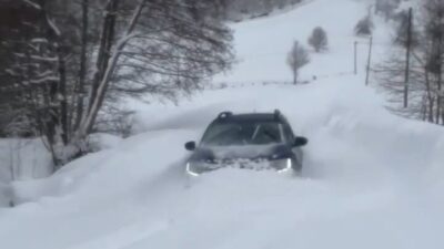 Bursa’da kara gömülen araç…