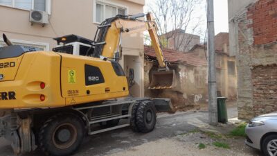 Osmangazi metruk binalardan temizleniyor