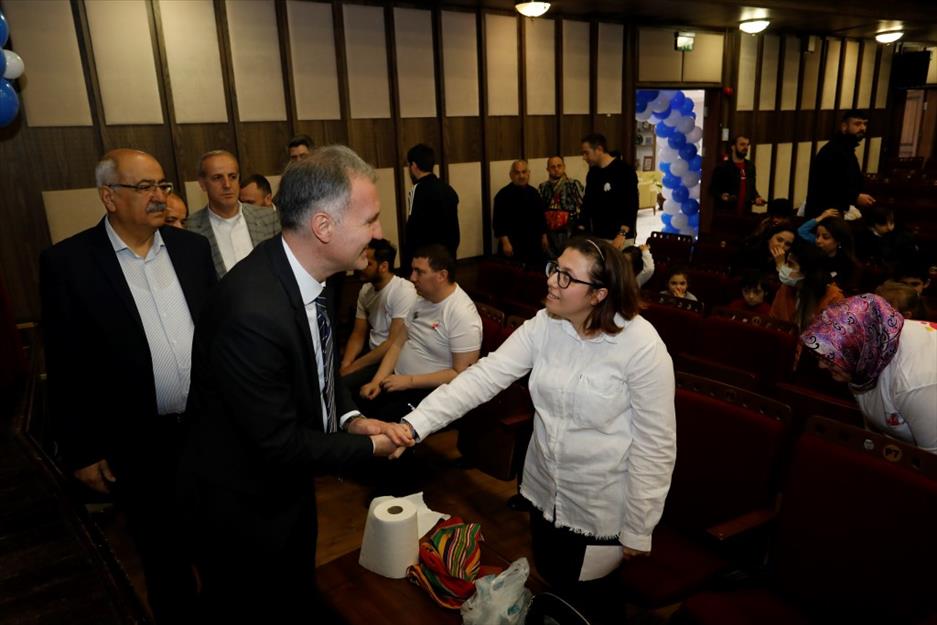 Otizm Farkındalık Günü renkli görüntülere sahne oldu