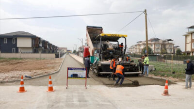 İnegöl Turgutalp Mahallesinde beton yol ve tretuvar çalışması başladı