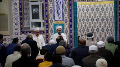 Hafız Bünyamin Topcuoğlu teravihte İnegöl cemaati ile buluştu