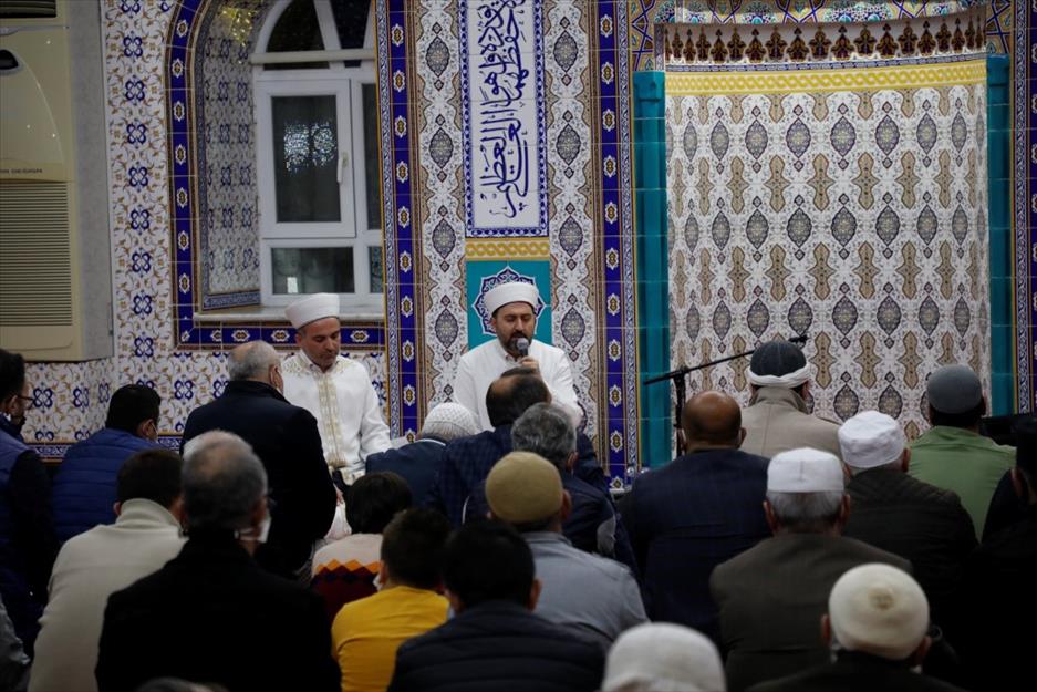 Hafız Bünyamin Topcuoğlu teravihte İnegöl cemaati ile buluştu