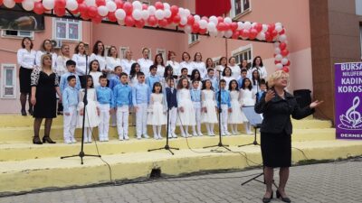 Nilüfer Kadın Korosu, 23 Nisan 'da Osmangazi ilçesi Emek Mahallesi'ndeki
