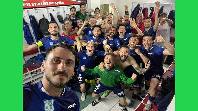 3. Lig’deki Bursa ekibinde play-off sevinci TFF 3.Lig'deki Bursa temsilcisi Yıldırımspor, deplasmanda Nevşehir Belediyespor'u 4-1 mağlup