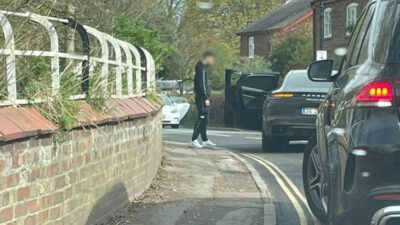 Yıldız futbolcu lüks arabasıyla kaza yaptı!