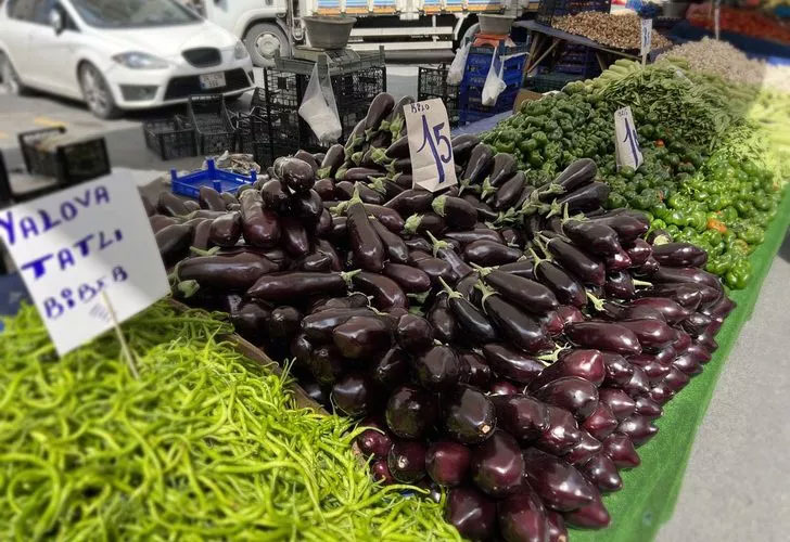 Fiyatlar yarı yarıya düştü ama poşetler 250 liraya bile dolmadı