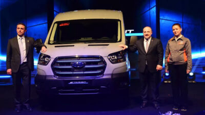 Türkiye’nin ilk elektrikli ticari aracı hattan indirildi