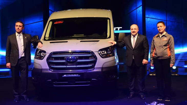 Türkiye’nin ilk elektrikli ticari aracı hattan indirildi