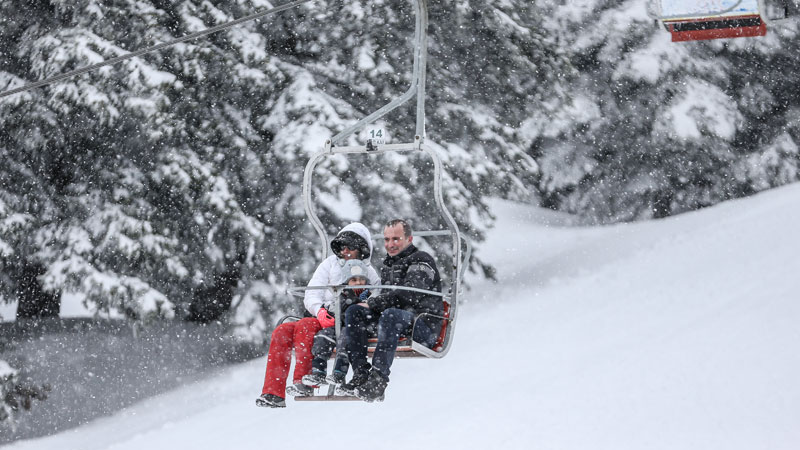 Uludağ’da kar yağışı sürüyor