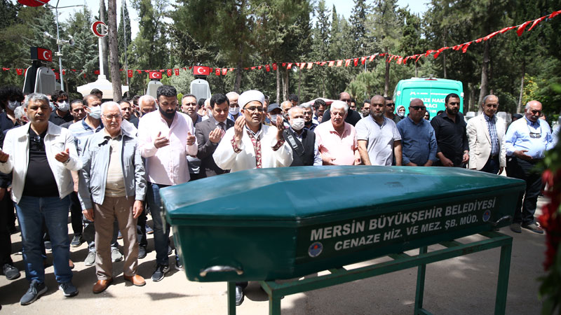 Bursa’daki uçak kazasında ölen pilot son yolculuğuna uğurlandı Bursa’daki uçak kazasında ölen pilot son yolculuğuna uğurlandı