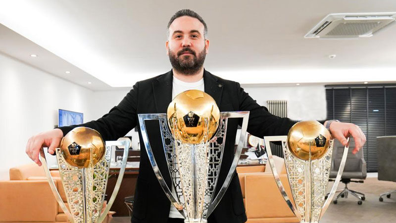 Spor Toto Süper Lig ekiplerinden Altay'ın başkanı Özgür Ekmekçioğlu, görevinden