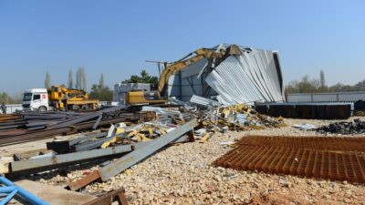 Bursa’daki kaçak fabrika üçüncü kez yıkıldı