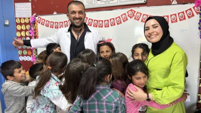 Bursalı fenomenden çocuklara 23 Nisan sürprizi