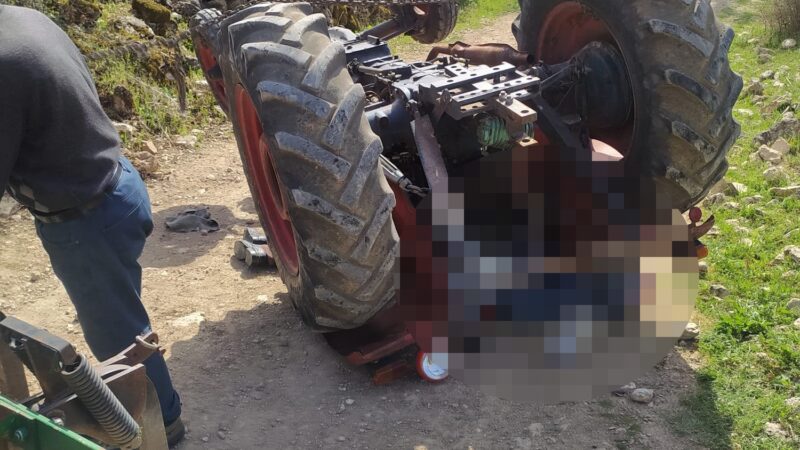 Bursa’da kaza! Ölü ve yaralı var Bursa’nın Keles ilçesinde traktör devrilmesi sonucu meydana gelen kazada 1