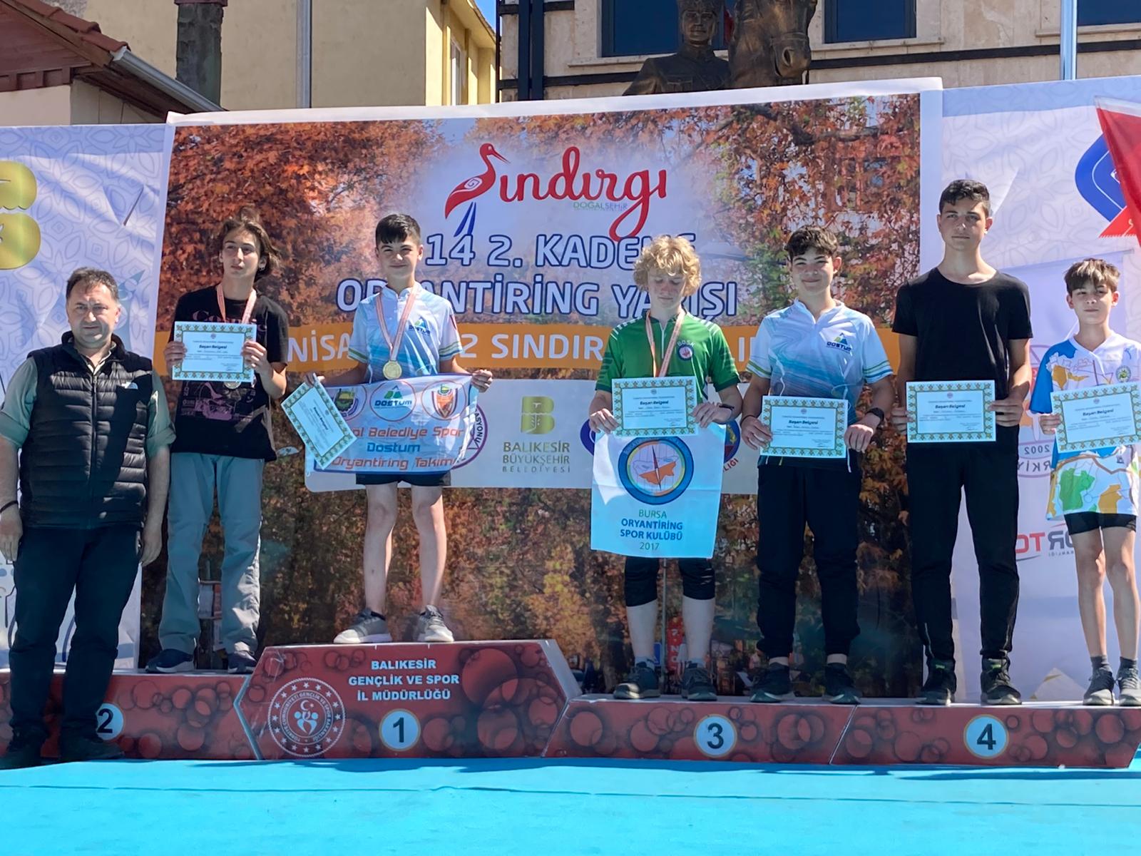 Dostum Oryantiring Takımı kürsüleri fethetti