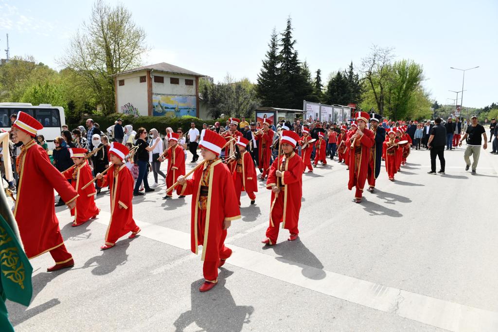 Mustafakemalpaşa’da çocuk mehteranlar 23 Nisan’a damga vurdu