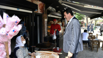 Dündar esnaf ve vatandaşlar ile bayramlaştı